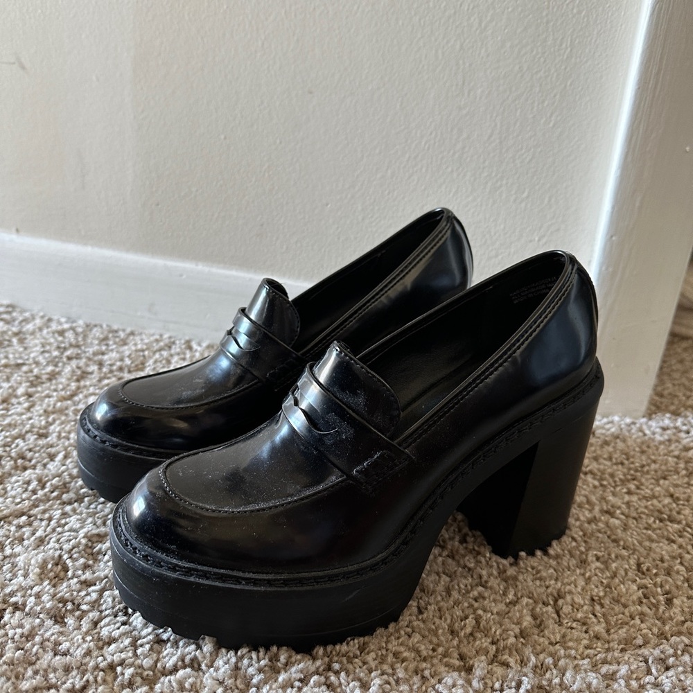 MADDEN GIRL WOMENS KASSIDY PLATFORM LOAFER - BLACK